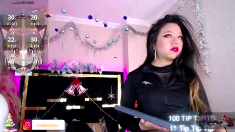 Snapshot of moon_water__ chatting on 12.04.25 Moon Water online show from 12.04.25