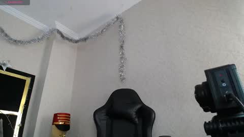 Snapshot of moon_water__ chatting on 01.19.26 Moon Water online show from 01.19.26