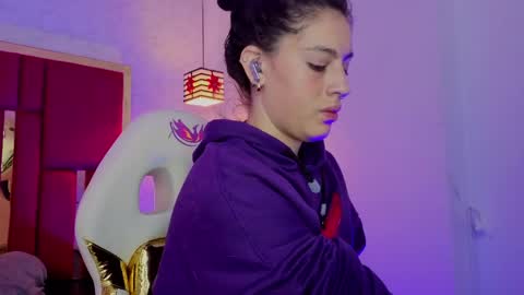 Snapshot of moon_winy chatting on 04.15.26 Winy online show from 04.15.26