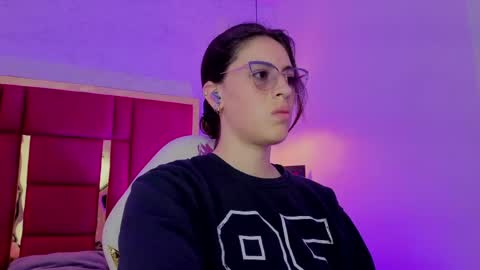 Snapshot of moon_winy chatting on 04.19.26 Winy online show from 04.19.26