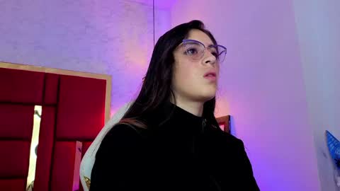 Snapshot of moon_winy chatting on 05.15.26 Winy online show from 05.15.26
