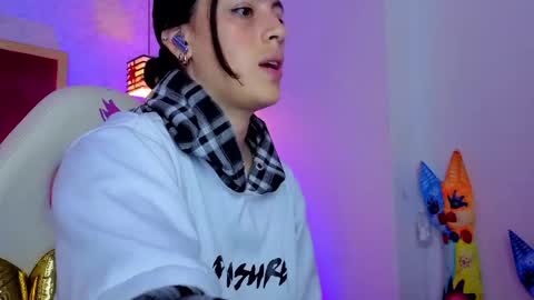 Snapshot of moon_winy chatting on 05.28.26 Winy online show from 05.28.26