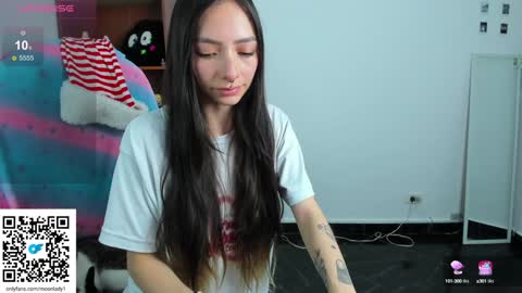 Snapshot of moonlady_ chatting on 12.18.24 MOON online show from 12.18.24