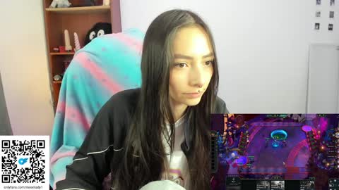 Snapshot of moonlady_ chatting on 12.22.24 MOON online show from 12.22.24