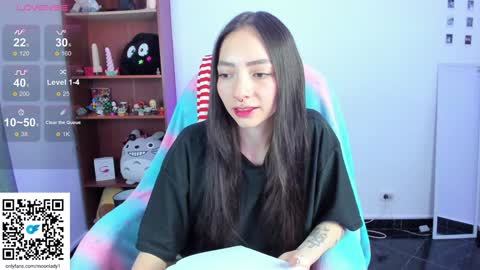 Snapshot of moonlady_ chatting on 12.26.24 MOON online show from 12.26.24