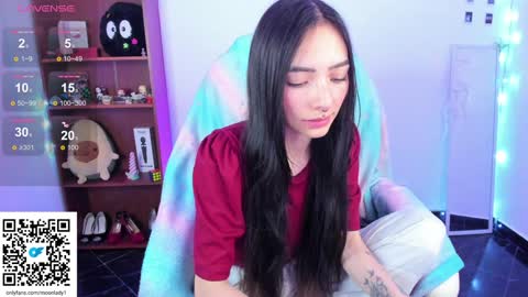 Snapshot of moonlady_ chatting on 01.14.25 MOON online show from 01.14.25