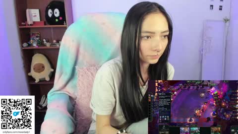 Snapshot of moonlady_ chatting on 01.18.25 MOON online show from 01.18.25