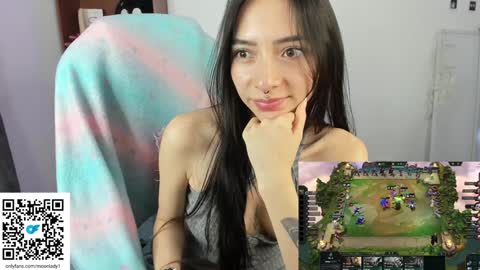 Snapshot of moonlady_ chatting on 01.20.25 MOON online show from 01.20.25