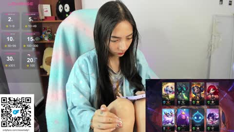 Snapshot of moonlady_ chatting on 01.21.25 MOON online show from 01.21.25