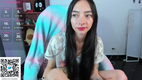 Snapshot of moonlady_ chatting on 01.21.25 MOON online show from 01.21.25