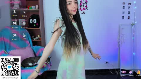 Snapshot of moonlady_ chatting on 01.24.25 MOON online show from 01.24.25