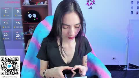 Snapshot of moonlady_ chatting on 01.28.25 MOON online show from 01.28.25