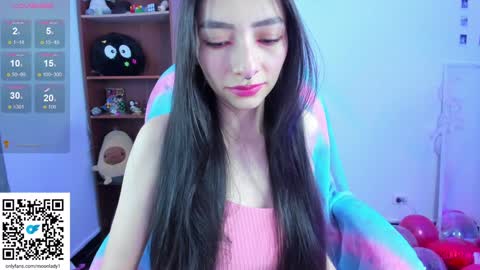 Snapshot of moonlady_ chatting on 02.02.25 MOON online show from 02.02.25