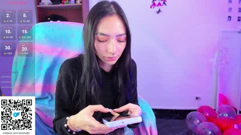 Snapshot of moonlady_ chatting on 02.04.25 MOON online show from 02.04.25