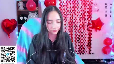 Snapshot of moonlady_ chatting on 02.13.25 MOON online show from 02.13.25