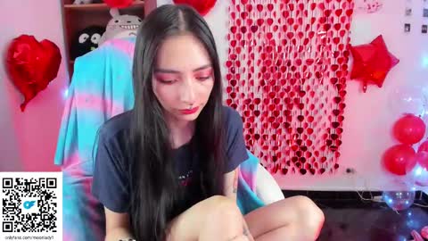 Snapshot of moonlady_ chatting on 02.15.25 MOON online show from 02.15.25