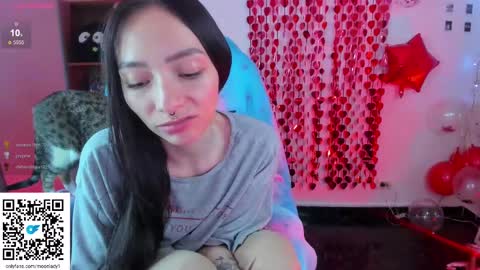 Snapshot of moonlady_ chatting on 02.24.25 MOON online show from 02.24.25