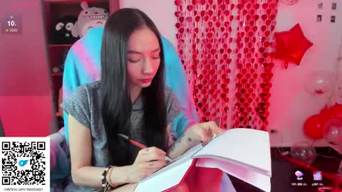 Snapshot of moonlady_ chatting on 02.24.25 MOON online show from 02.24.25