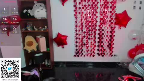 Snapshot of moonlady_ chatting on 02.25.25 MOON online show from 02.25.25