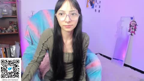 Snapshot of moonlady_ chatting on 10.02.25 MOON online show from 10.02.25