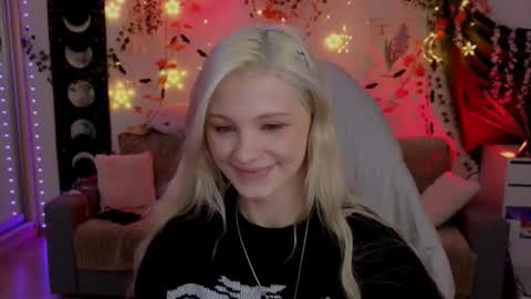 Mia   online show from 10.31.25