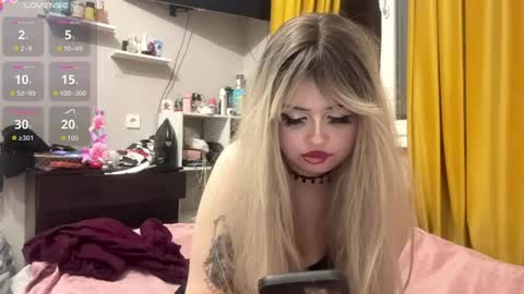 Snapshot of moonluvv3 chatting on 07.19.26 Lyn online show from 07.19.26