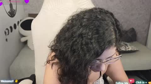 Snapshot of moonwoman_ chatting on 01.24.25 Moon Woman online show from 01.24.25
