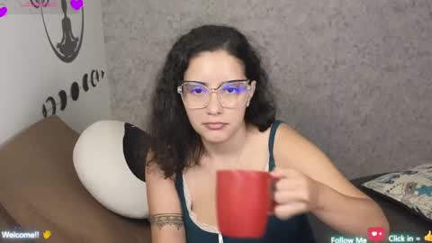 Snapshot of moonwoman_ chatting on 01.30.25 Moon Woman online show from 01.30.25