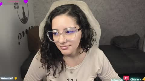 Snapshot of moonwoman_ chatting on 02.01.25 Moon Woman online show from 02.01.25