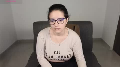 Snapshot of moonwoman_ chatting on 10.12.25 Moon Woman online show from 10.12.25