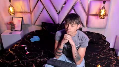 Snapshot of moonydemianvg chatting on 12.19.25 Moon Y Demian online show from 12.19.25