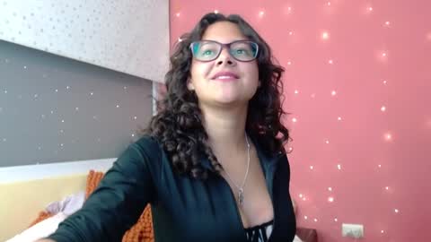 Snapshot of mora_haze chatting on 01.04.25 Mora Haze 3 online show from 01.04.25
