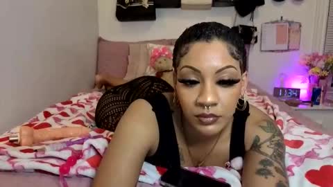 Snapshot of moremulatto101 chatting on 05.09.26 online show from 05.09.26