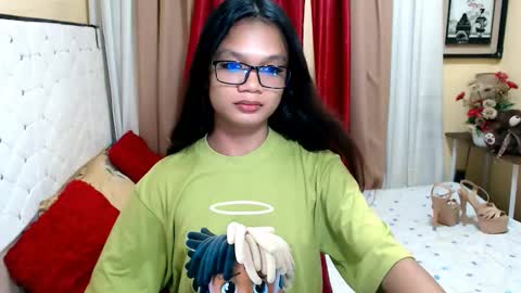 Snapshot of morena_cockts chatting on 12.21.24 rondina online show from 12.21.24