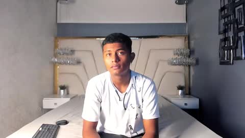 Mmorenito online show from 10.15.25