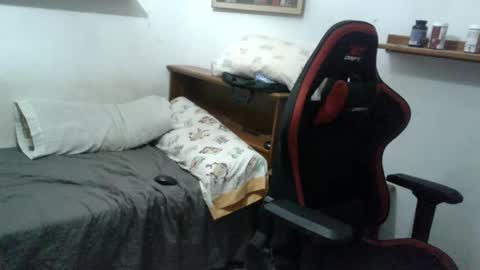 Snapshot of morenoch19 chatting on 09.08.25 alejo online show from 09.08.25