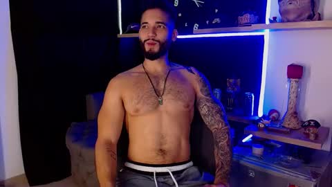 Snapshot of morgann_jones chatting on 02.21.25 morgan online show from 02.21.25