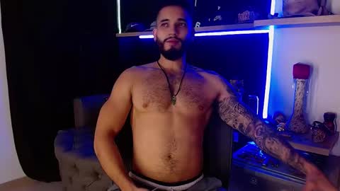 Snapshot of morgann_jones chatting on 03.08.25 morgan online show from 03.08.25