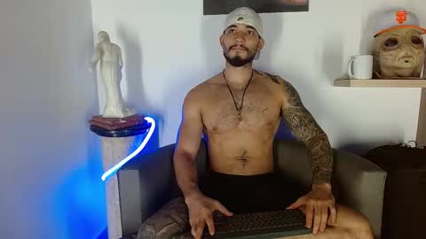 Snapshot of morgann_jones chatting on 10.01.25 morgan online show from 10.01.25