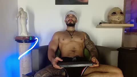 Snapshot of morgann_jones chatting on 10.11.25 morgan online show from 10.11.25