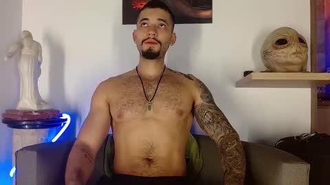 Snapshot of morgann_jones chatting on 11.01.25 morgan online show from 11.01.25