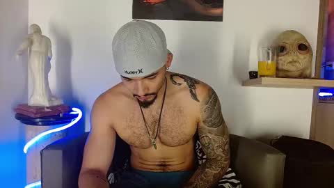 Snapshot of morgann_jones chatting on 11.12.25 morgan online show from 11.12.25