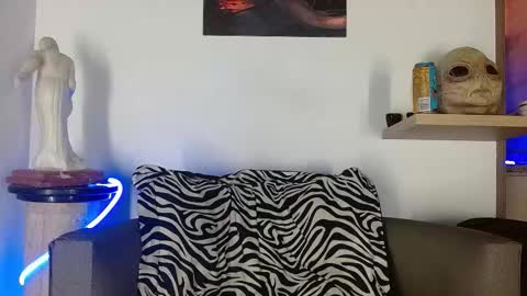 Snapshot of morgann_jones chatting on 11.22.25 morgan online show from 11.22.25