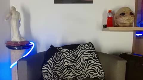 Snapshot of morgann_jones chatting on 11.23.25 morgan online show from 11.23.25