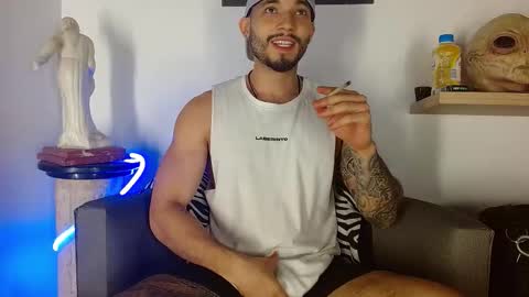 Snapshot of morgann_jones chatting on 11.25.25 morgan online show from 11.25.25