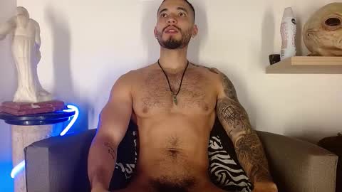 Snapshot of morgann_jones chatting on 11.25.25 morgan online show from 11.25.25