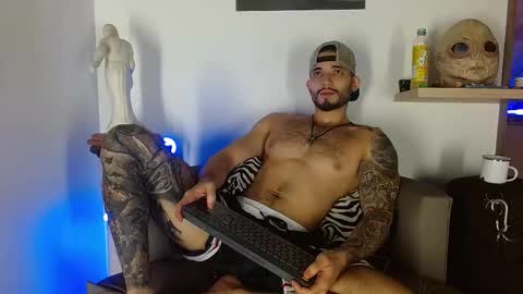 Snapshot of morgann_jones chatting on 11.26.25 morgan online show from 11.26.25