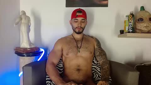 Snapshot of morgann_jones chatting on 11.26.25 morgan online show from 11.26.25