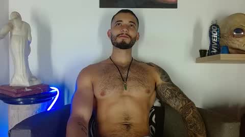 Snapshot of morgann_jones chatting on 11.30.25 morgan online show from 11.30.25