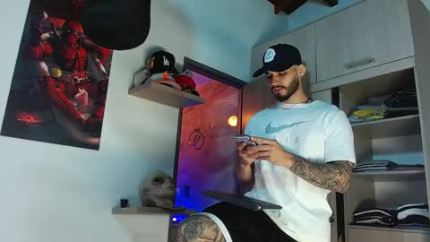 Snapshot of morgann_jones chatting on 12.21.25 morgan online show from 12.21.25